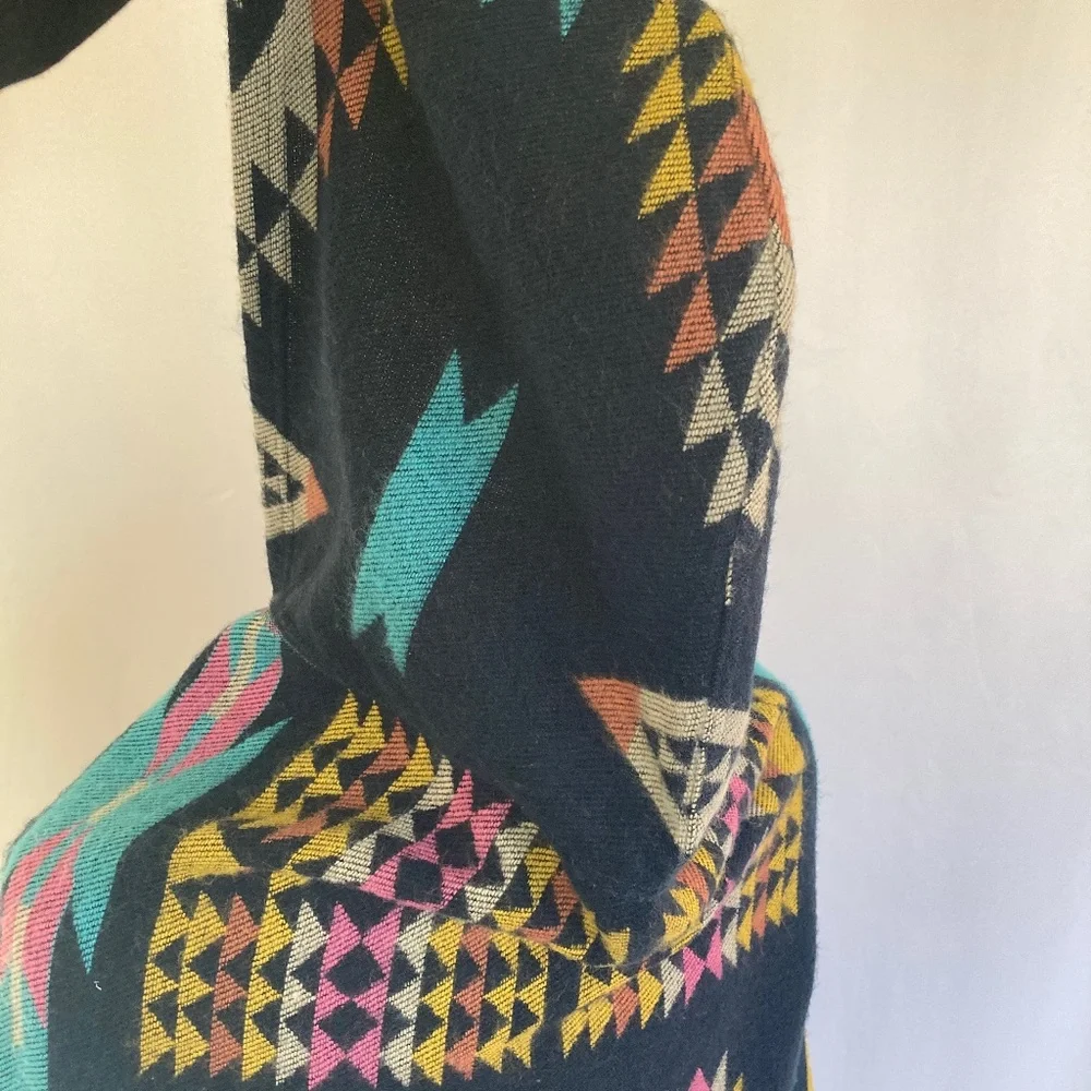 Beautiful Hooded Native Print Poncho - Picture 13 of 15